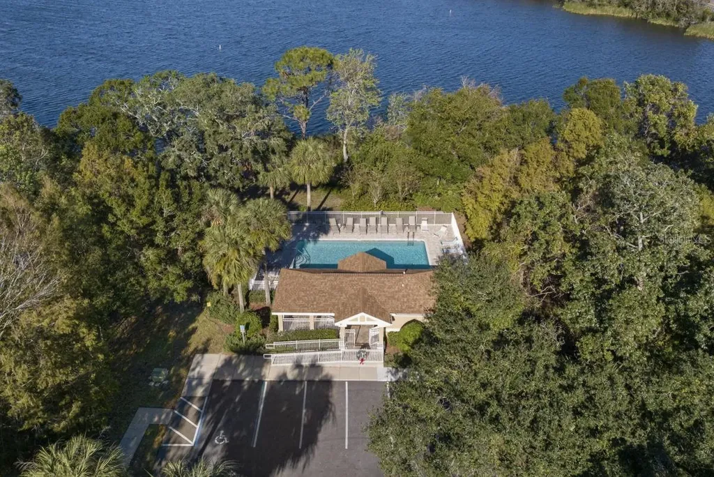 660 Spring Lake Circle Tarpon Springs FL 34688