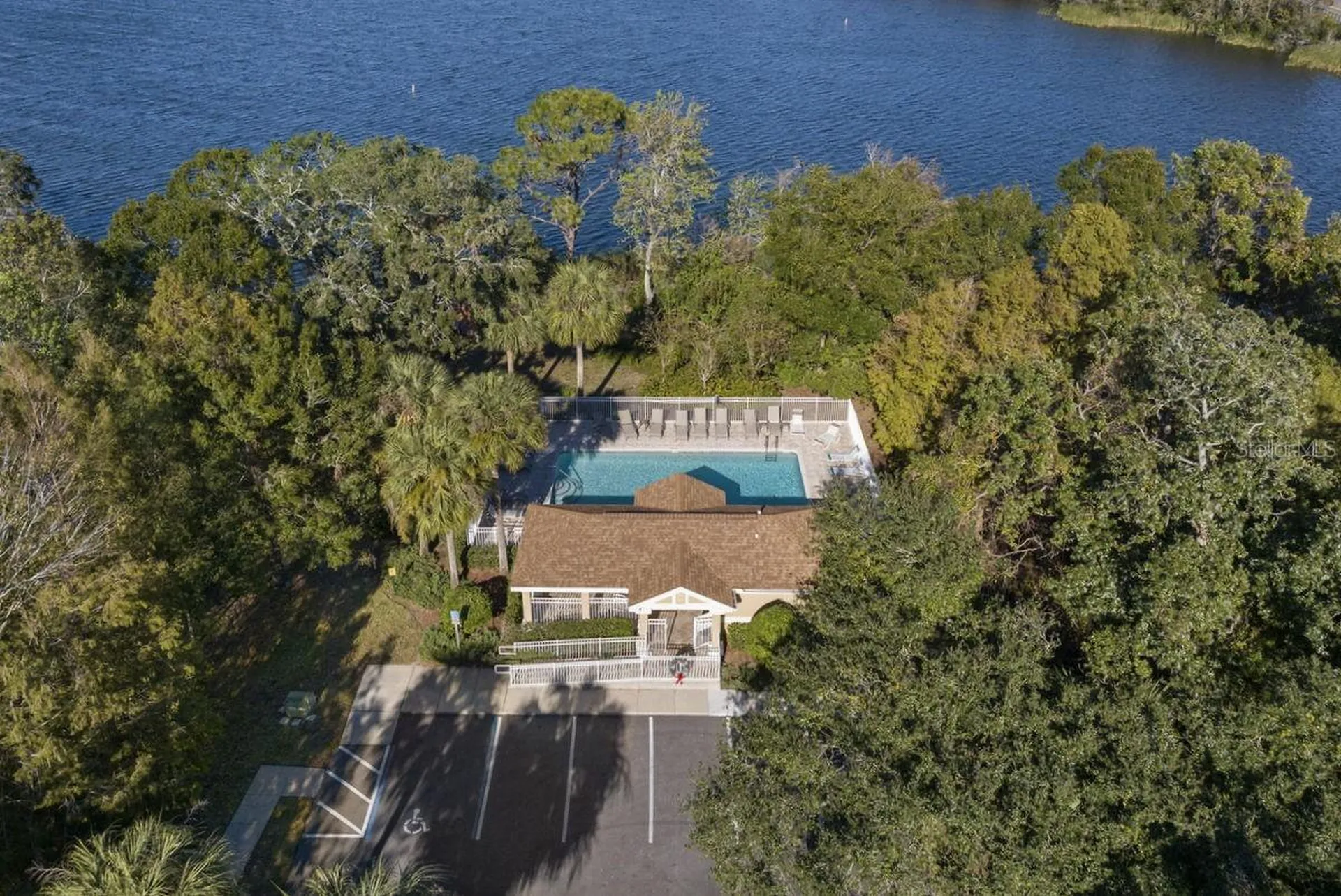 660 Spring Lake Circle Tarpon Springs FL 34688