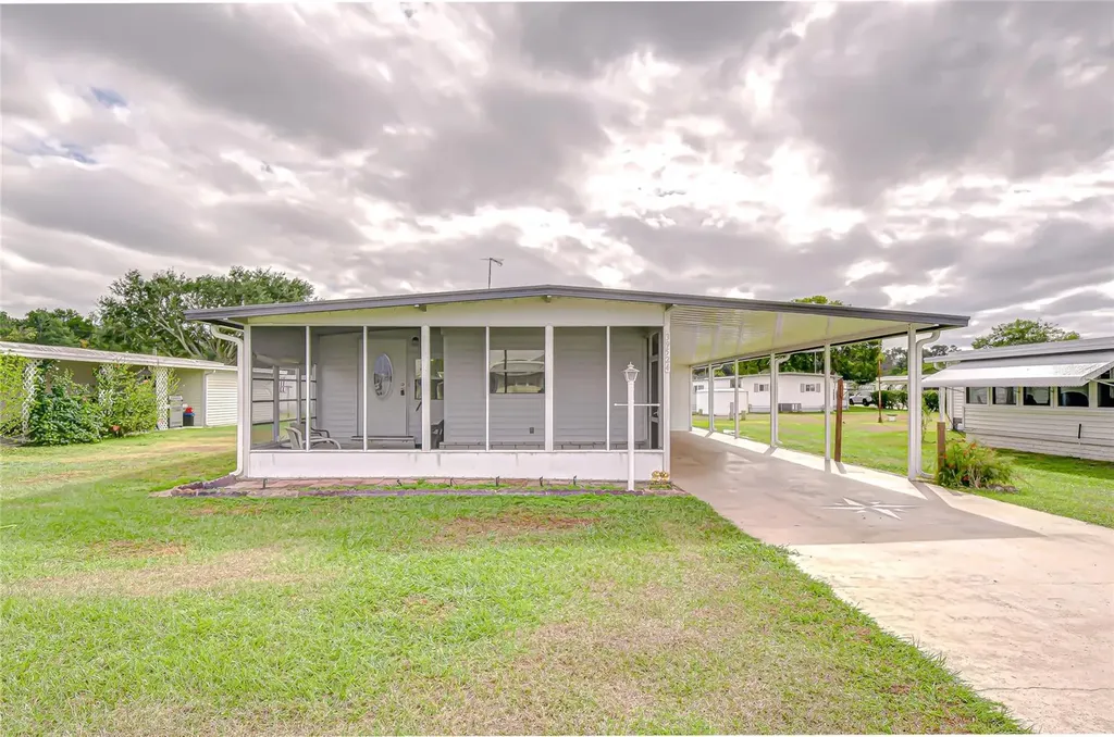 39524 Dundee Road Zephyrhills FL 33542