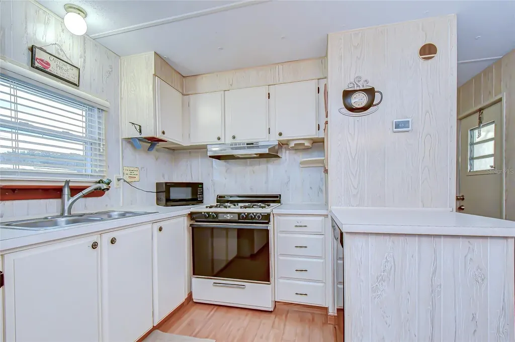 39524 Dundee Road Zephyrhills FL 33542