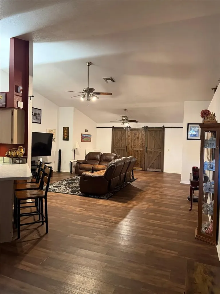 261 E Country Club Drive Williston FL 32696