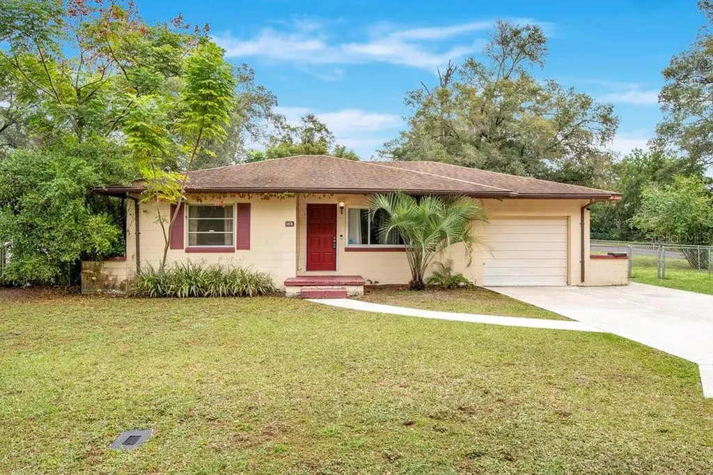 525 S Dexter Avenue Deland FL 32720