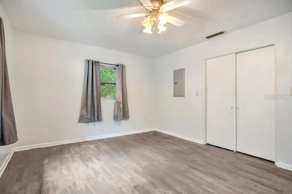 525 S Dexter Avenue Deland FL 32720
