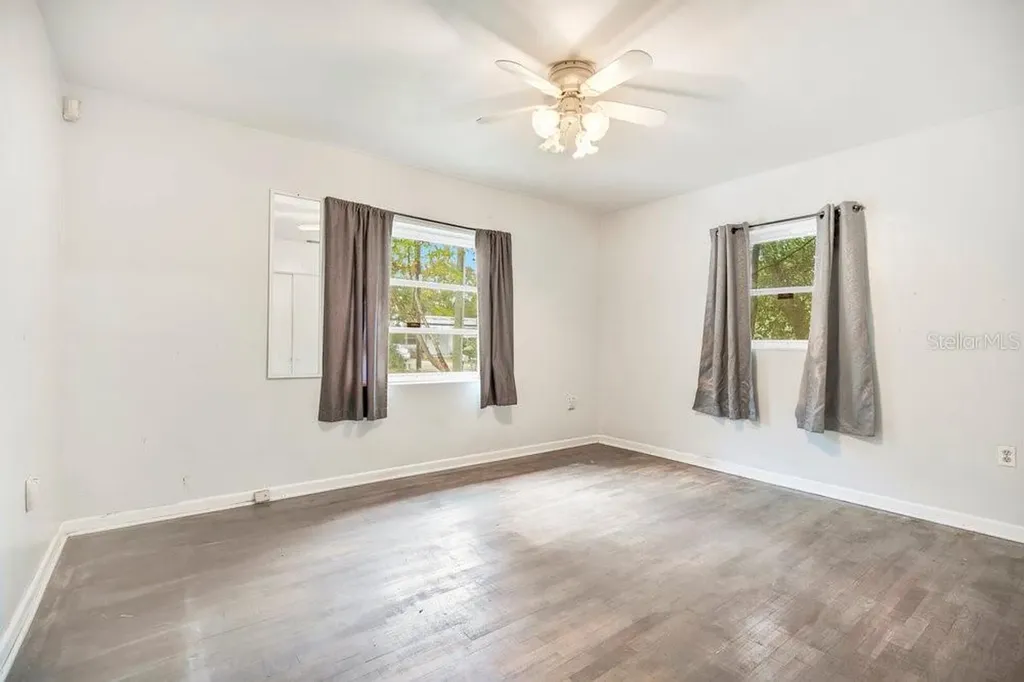 525 S Dexter Avenue Deland FL 32720