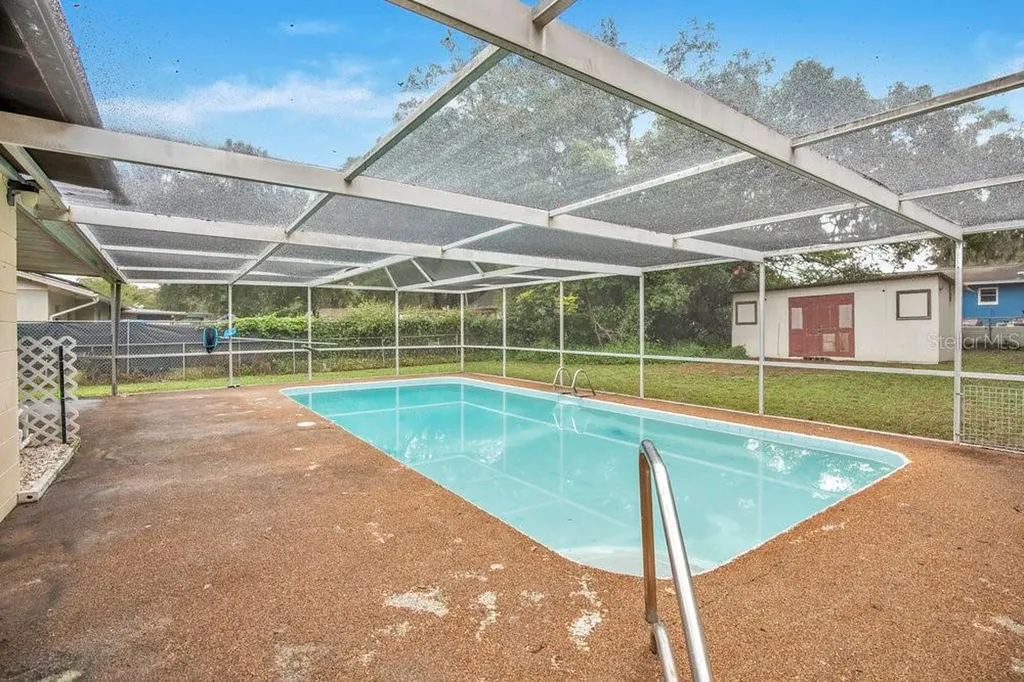 525 S Dexter Avenue Deland FL 32720