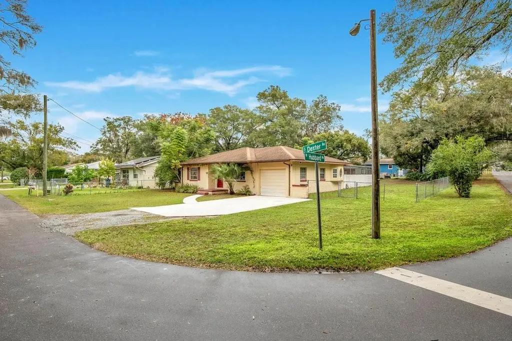 525 S Dexter Avenue Deland FL 32720