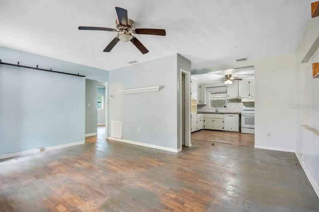 525 S Dexter Avenue Deland FL 32720