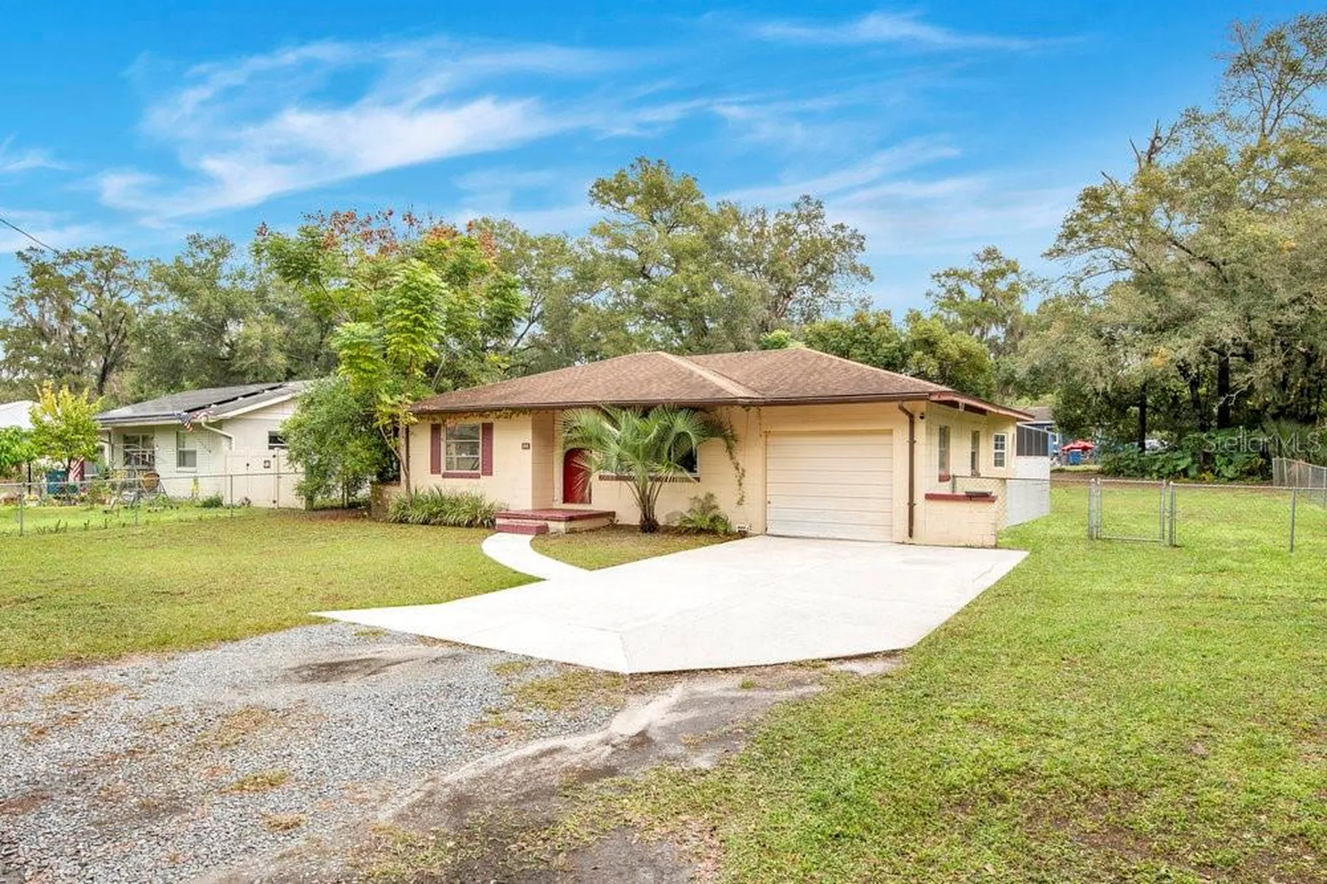 525 S Dexter Avenue Deland FL 32720