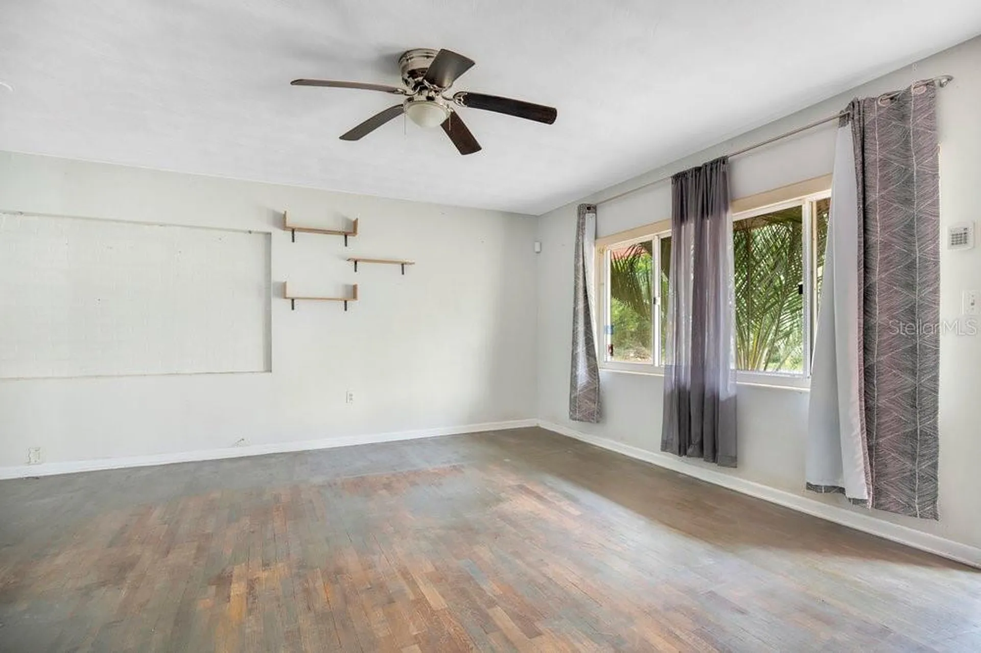 525 S Dexter Avenue Deland FL 32720