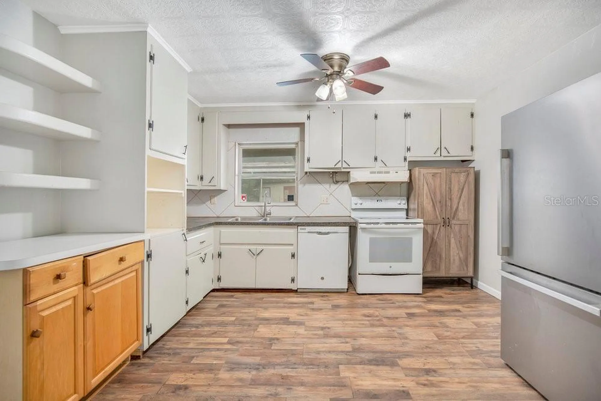 525 S Dexter Avenue Deland FL 32720