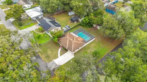 525 S Dexter Avenue Deland FL 32720