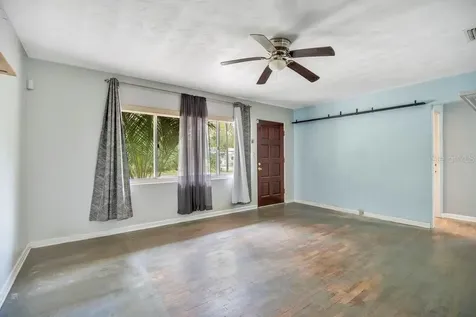 525 S Dexter Avenue Deland FL 32720
