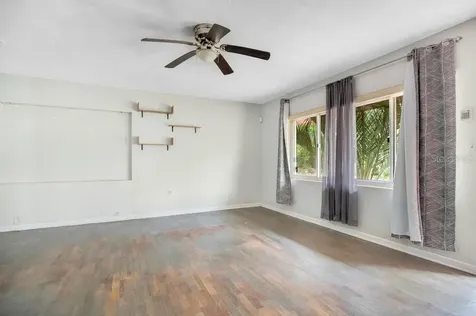 525 S Dexter Avenue Deland FL 32720