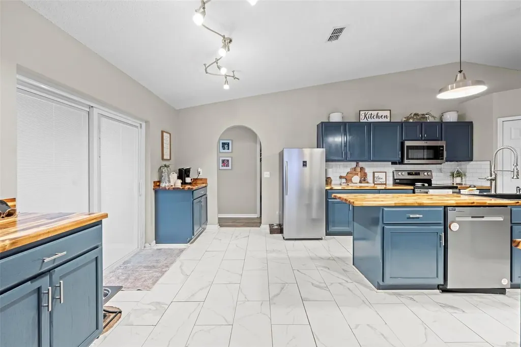 880 W Rum Place Dunnellon FL 34434