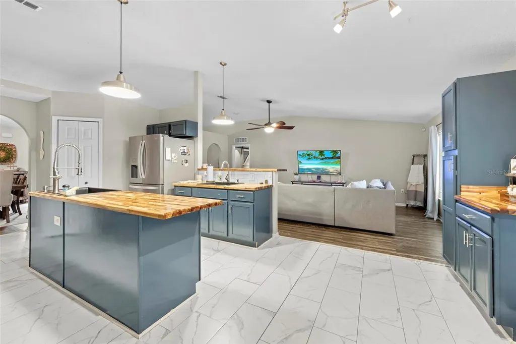 880 W Rum Place Dunnellon FL 34434