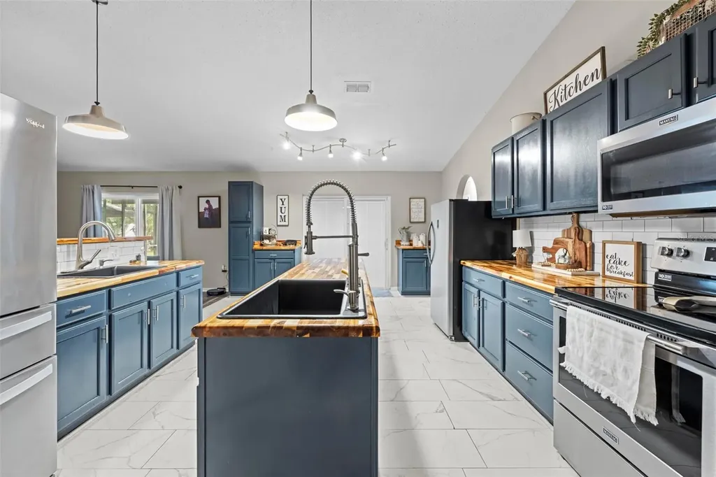 880 W Rum Place Dunnellon FL 34434