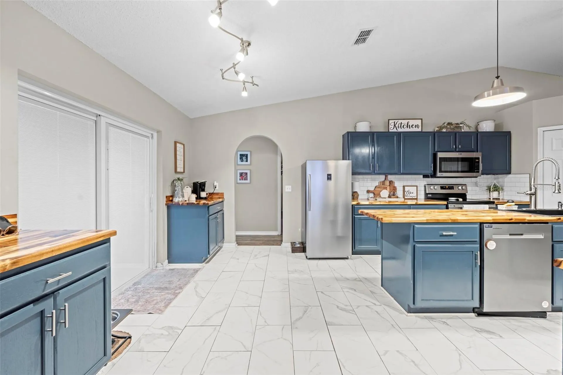 880 W Rum Place Dunnellon FL 34434