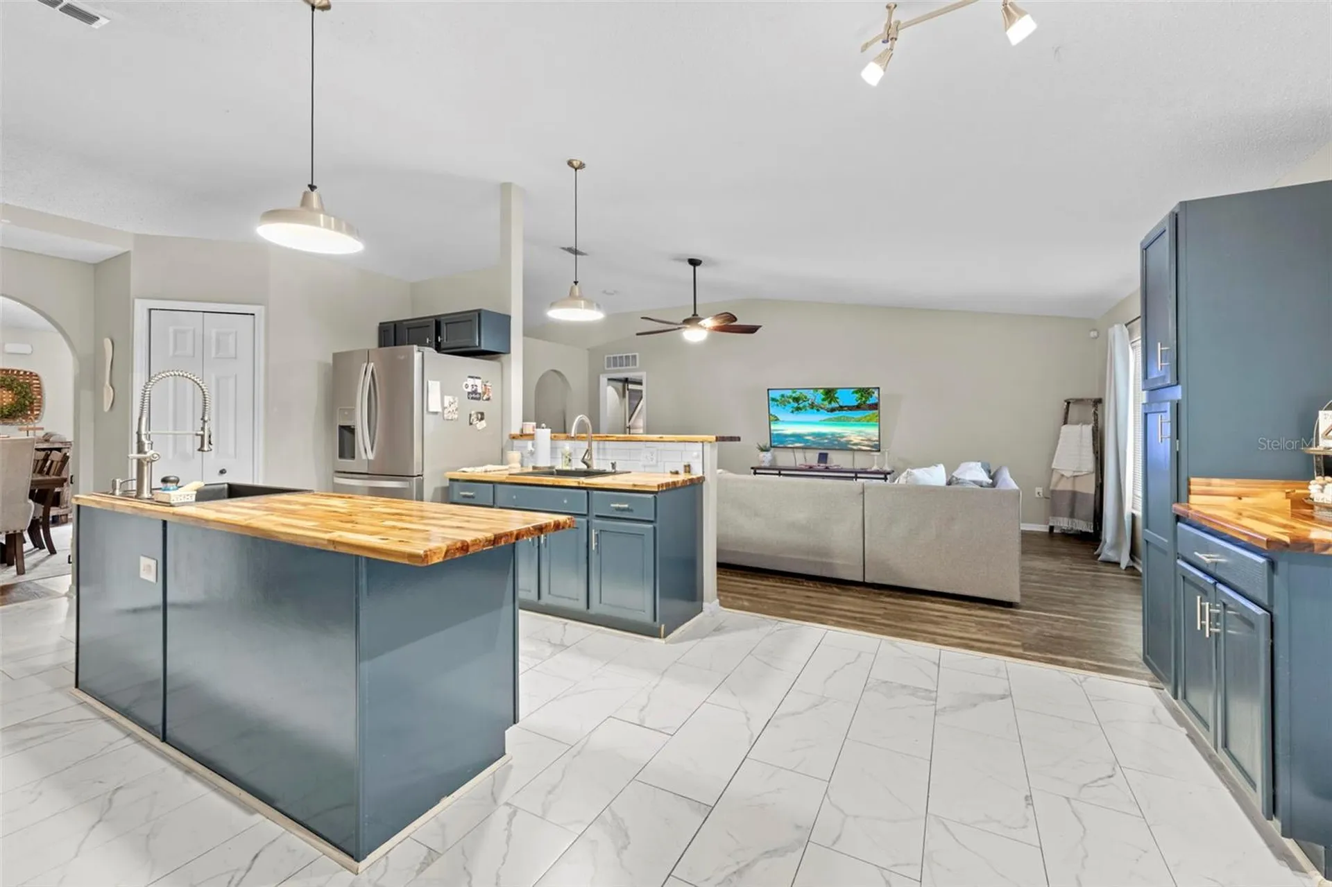 880 W Rum Place Dunnellon FL 34434