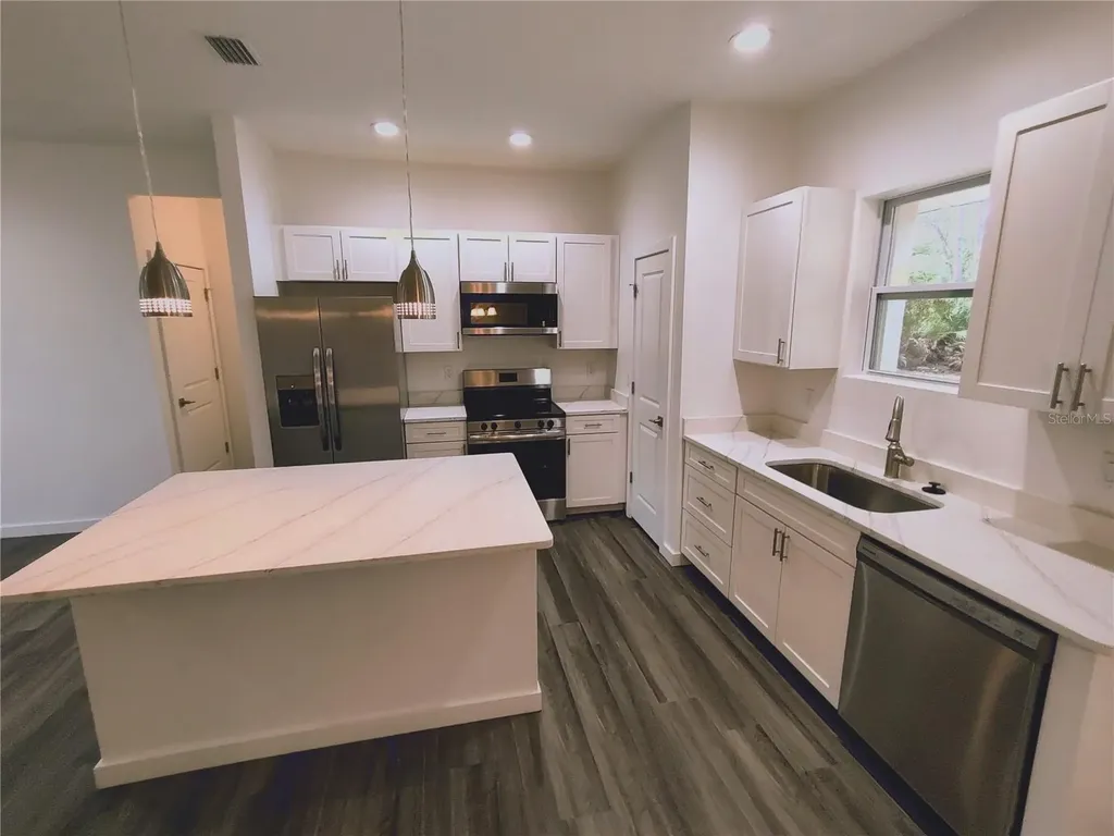 1556 9th Avenue Deland FL 32724