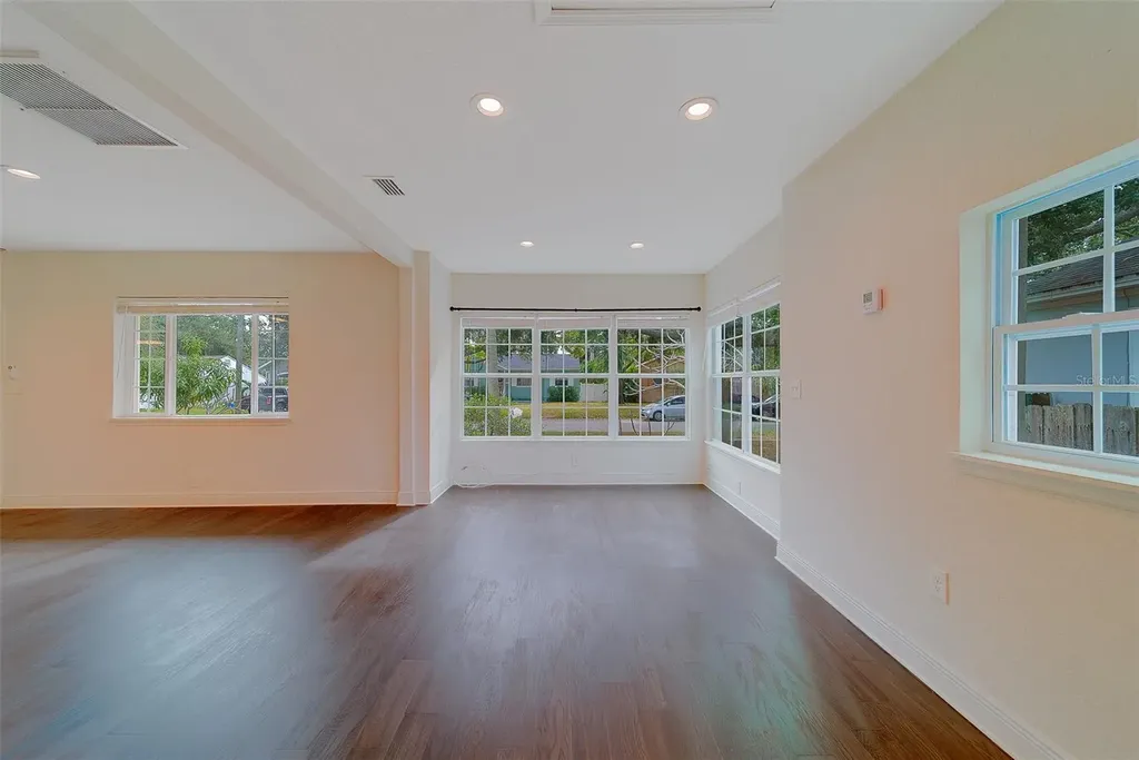 225 36th Avenue NE St Petersburg FL 33704