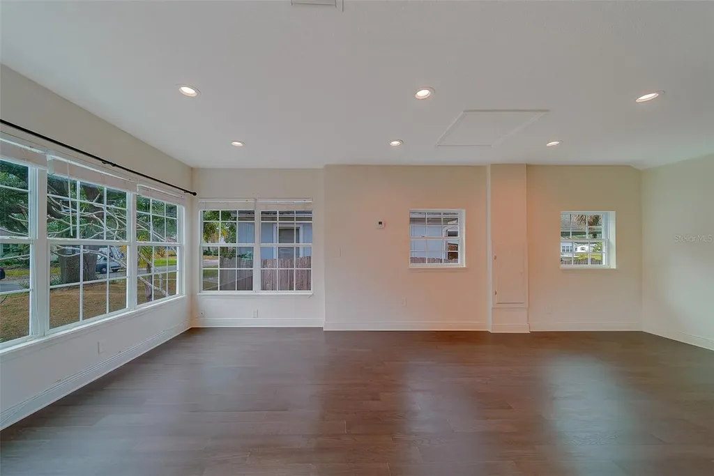 225 36th Avenue NE St Petersburg FL 33704