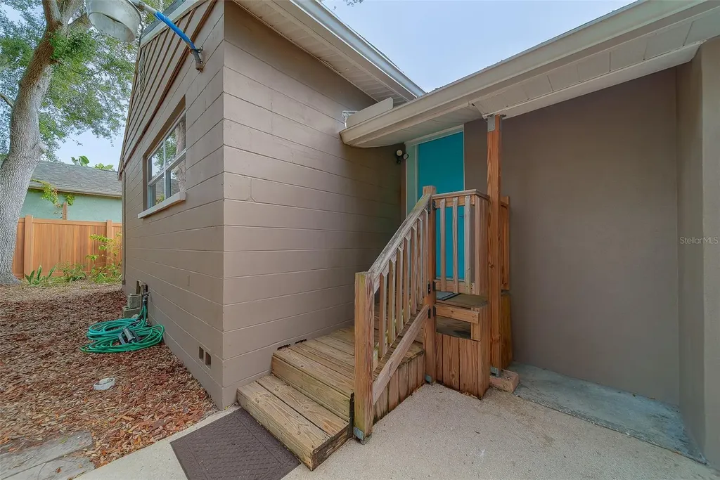225 36th Avenue NE St Petersburg FL 33704