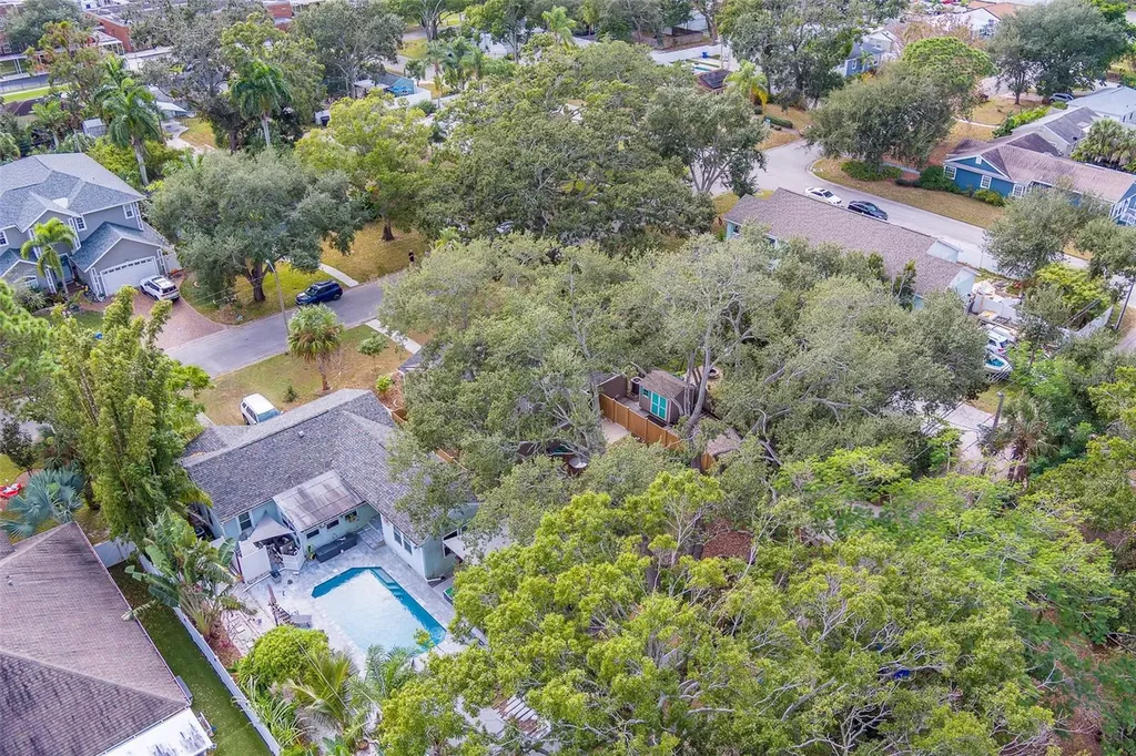 225 36th Avenue NE St Petersburg FL 33704