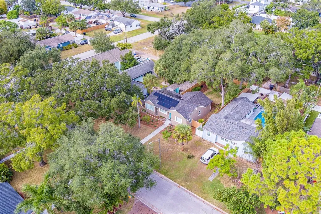 225 36th Avenue NE St Petersburg FL 33704