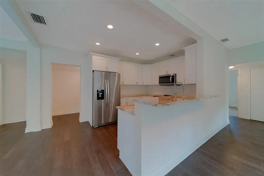 225 36th Avenue NE St Petersburg FL 33704