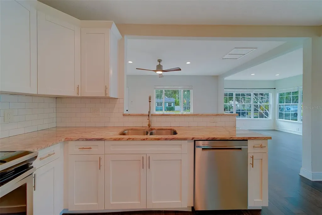 225 36th Avenue NE St Petersburg FL 33704