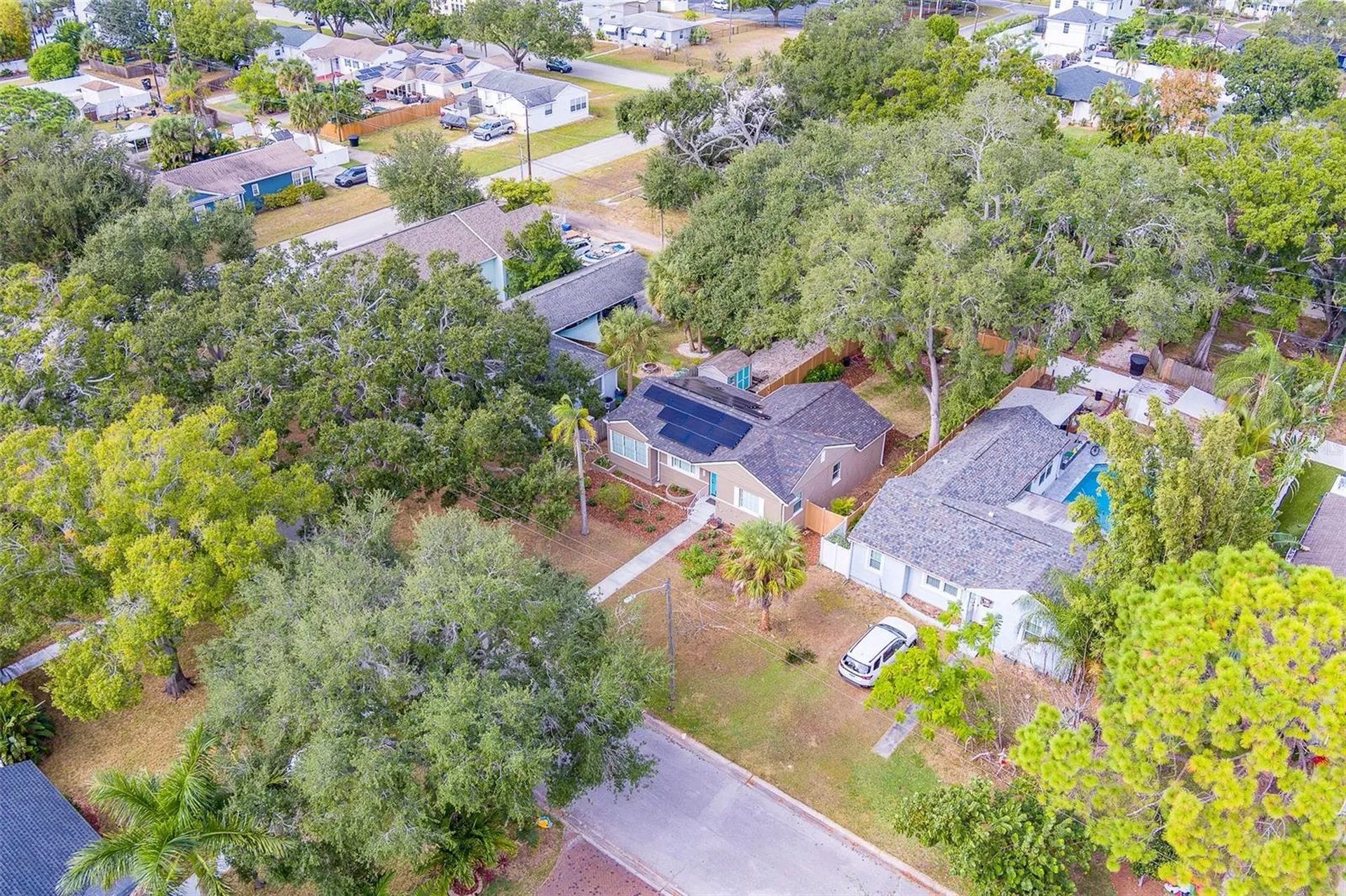 225 36th Avenue NE St Petersburg FL 33704