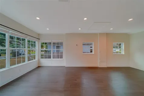 225 36th Avenue NE St Petersburg FL 33704