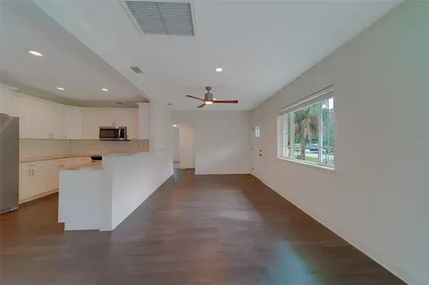 225 36th Avenue NE St Petersburg FL 33704