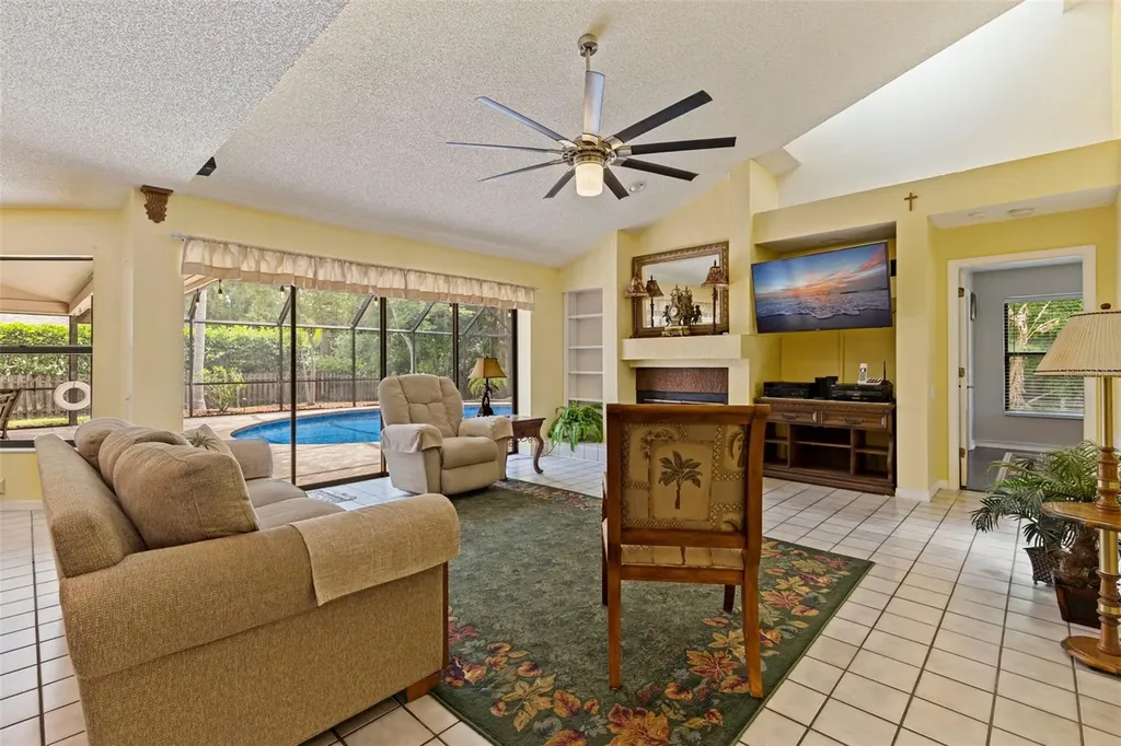 450 Waterford Circle E Tarpon Springs FL 34688