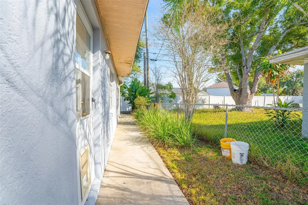 5221 Chenault Avenue Orlando FL 32839