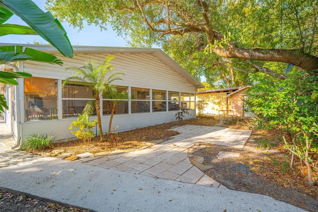 5221 Chenault Avenue Orlando FL 32839