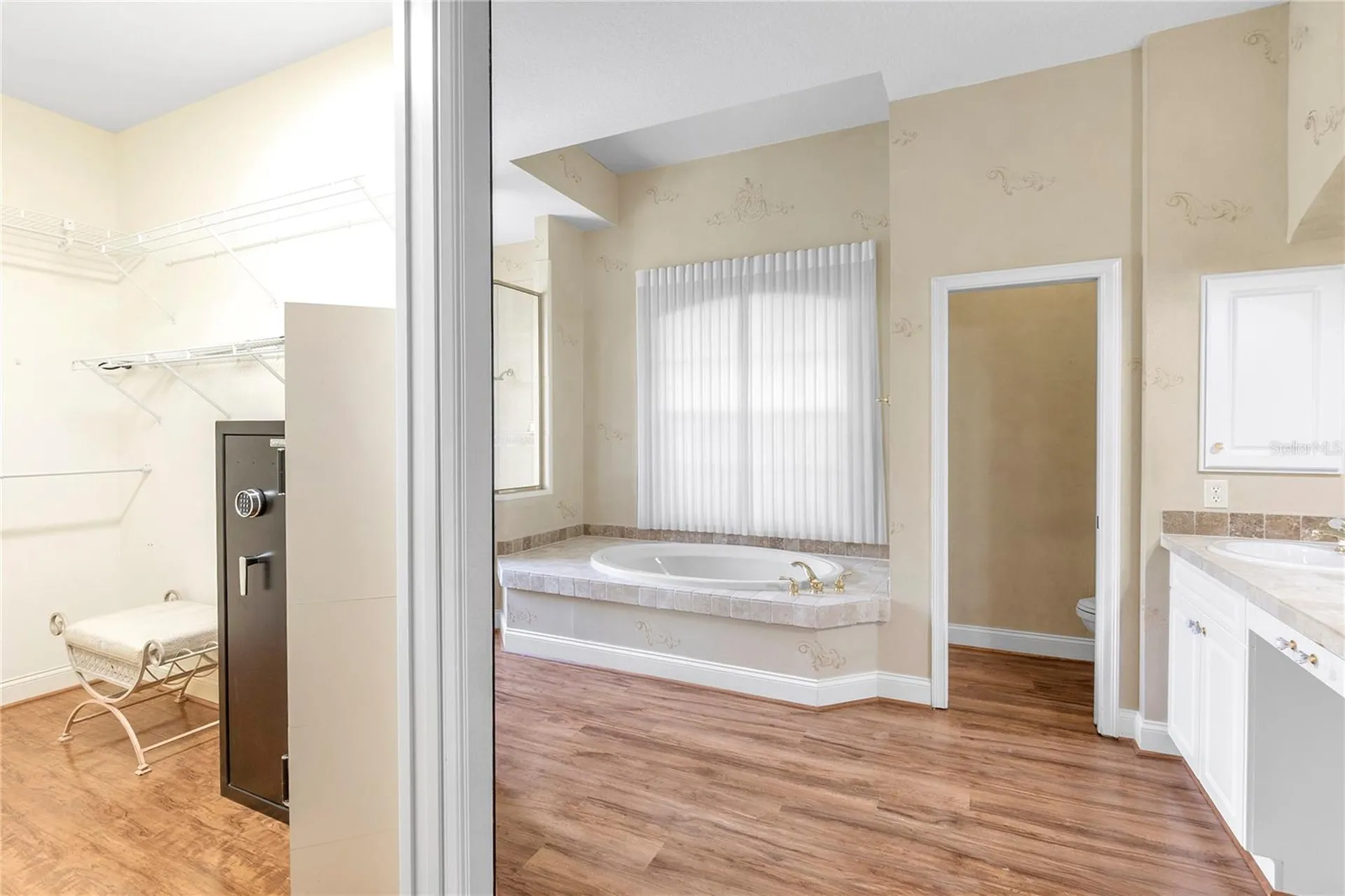 8882 Bloomfield Boulevard Sarasota FL 34238