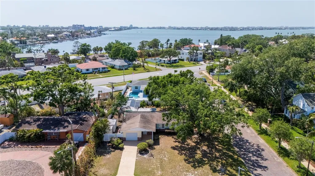 226 75th Street N St Petersburg FL 33710