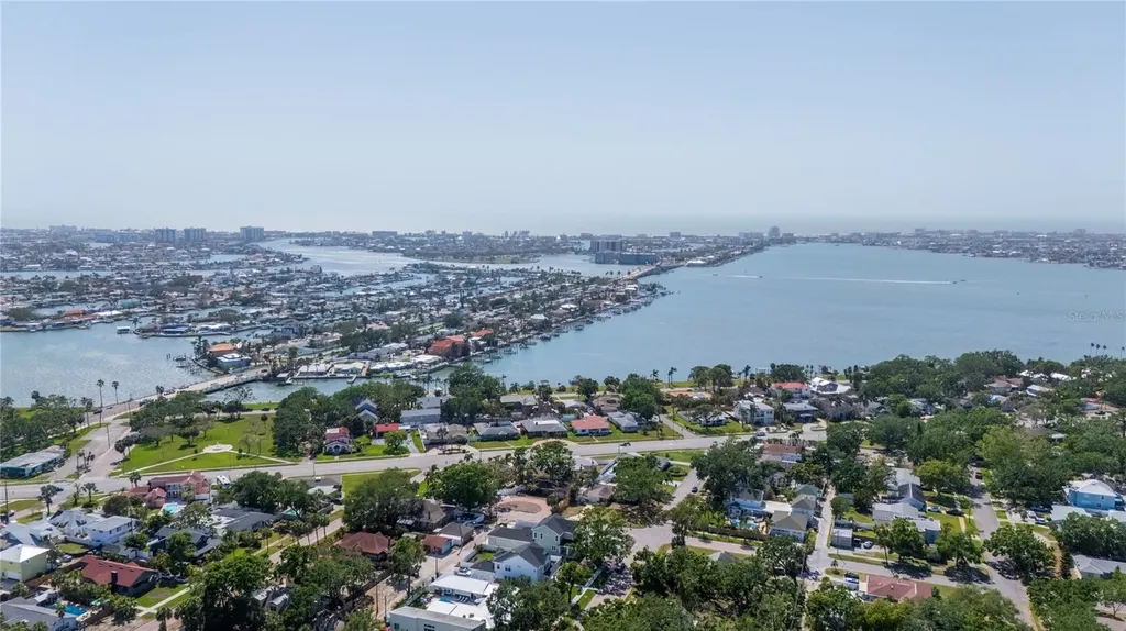 226 75th Street N St Petersburg FL 33710
