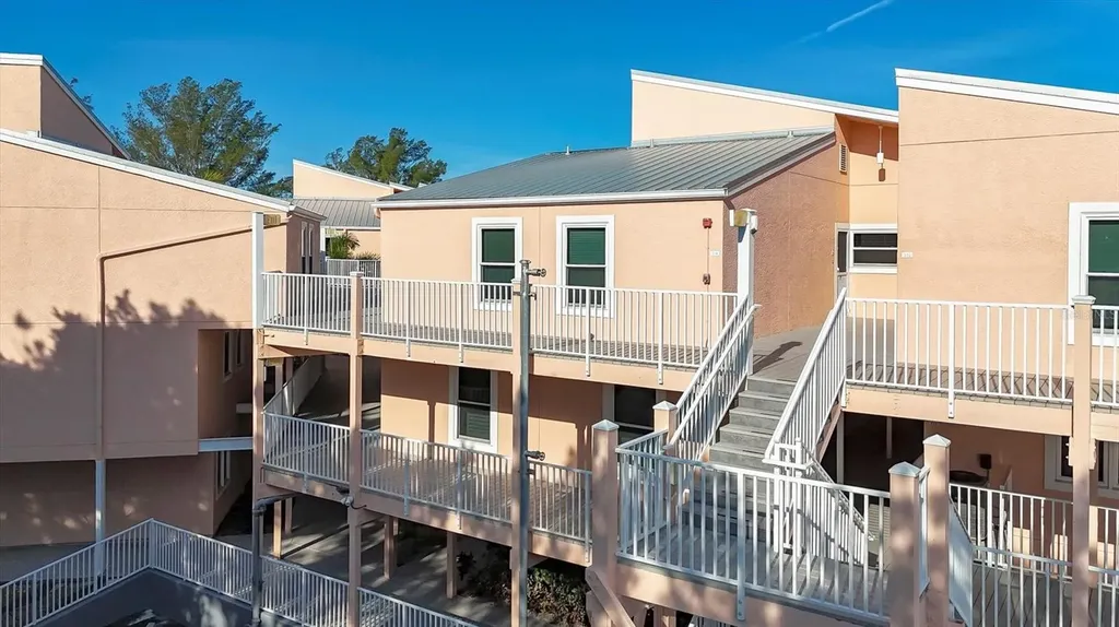 4725 Gulf Of Mexico Drive Longboat Key FL 34228