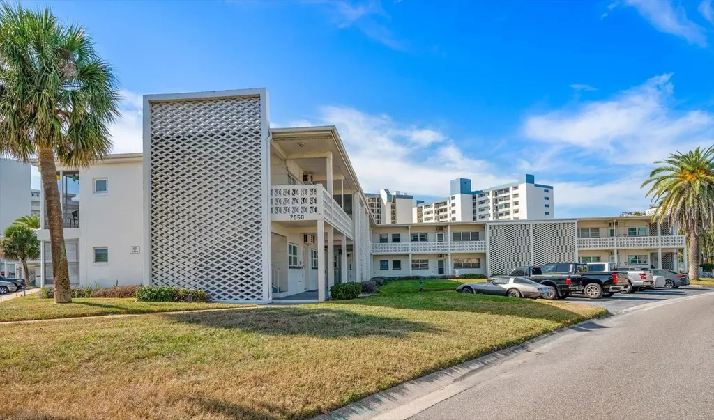 7050 Sunset Way St Pete Beach FL 33706