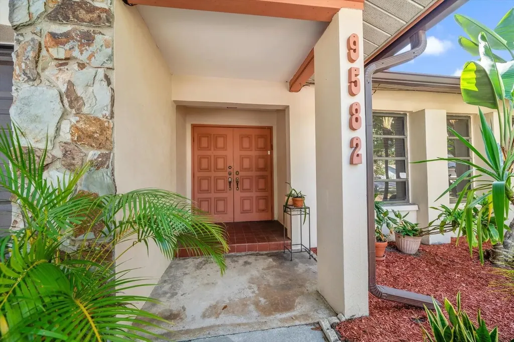 9582 103rd Avenue Seminole FL 33777
