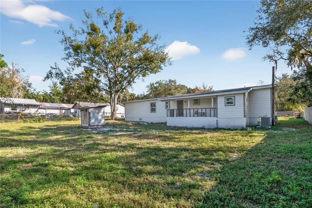 40415 Country Road Eustis FL 32736