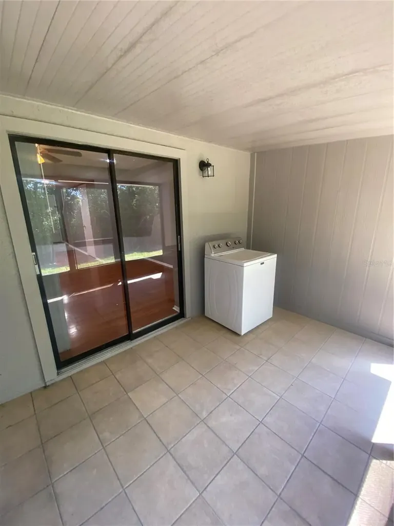 10125 Lake Oak Circle Tampa FL 33624