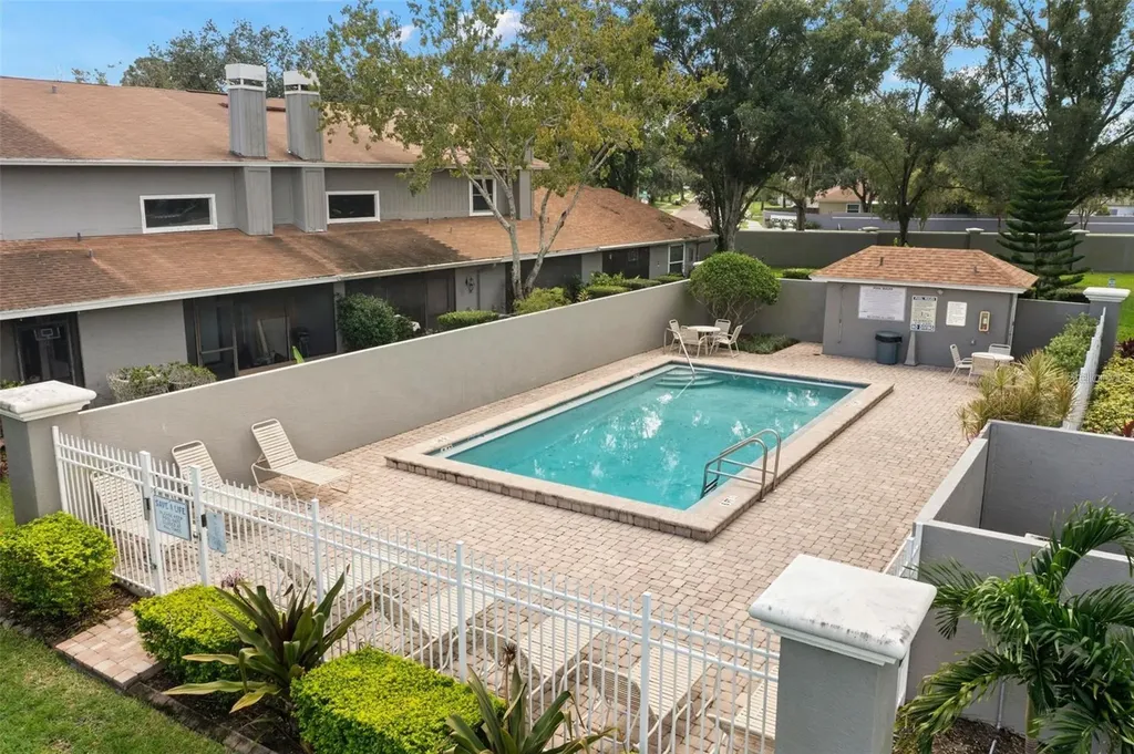 10125 Lake Oak Circle Tampa FL 33624