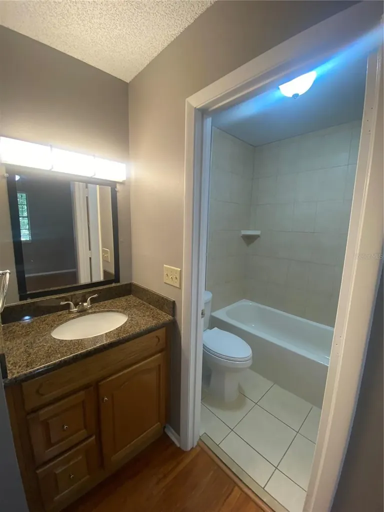 10125 Lake Oak Circle Tampa FL 33624