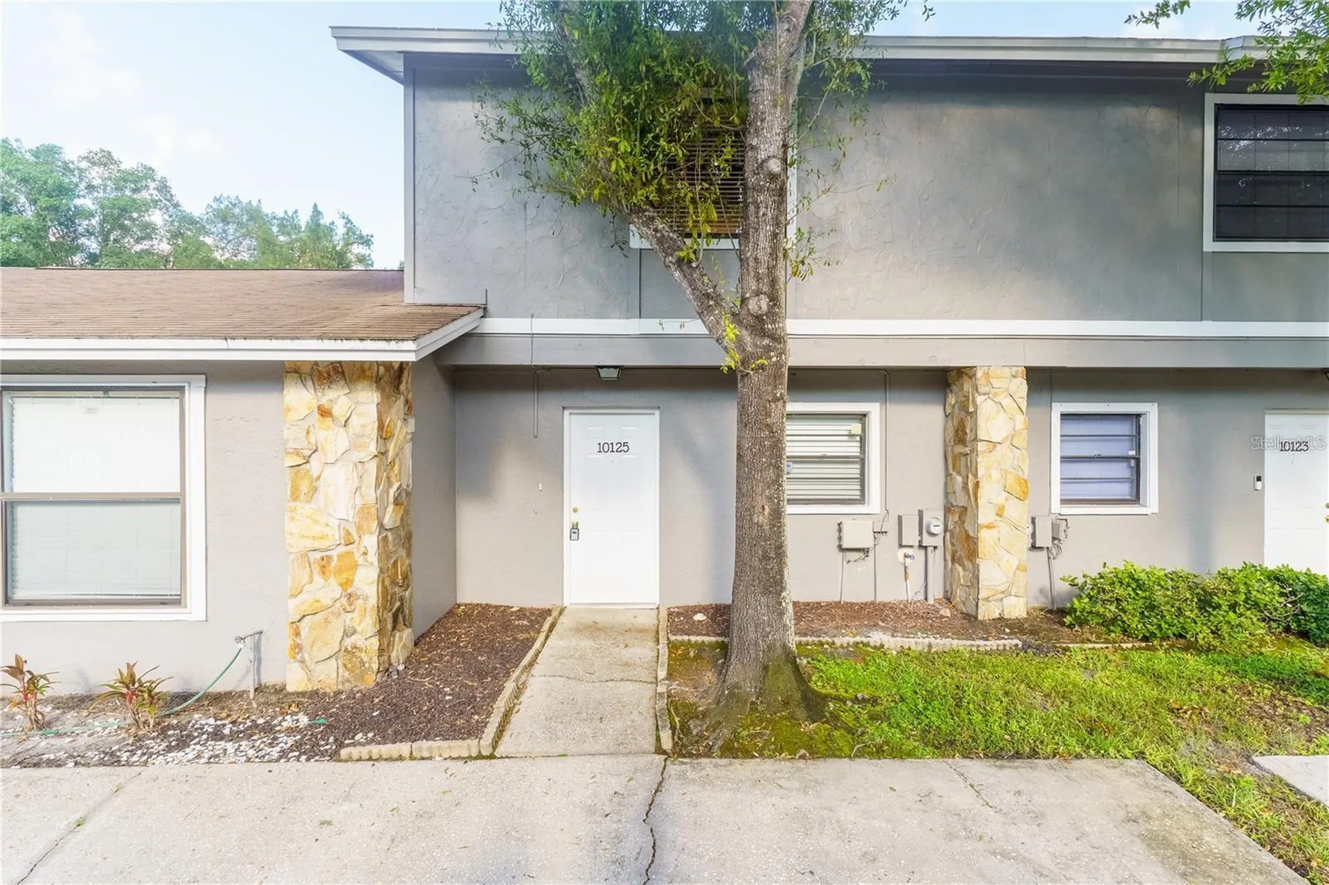 10125 Lake Oak Circle Tampa FL 33624