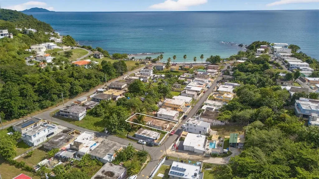Comm. Hucares 119 Naguabo PR 00718