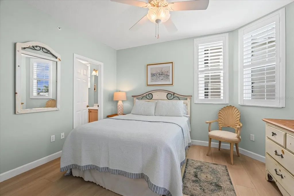 1260 Dolphin Bay Way Sarasota FL 34242