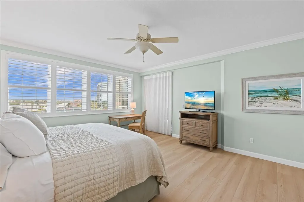 1260 Dolphin Bay Way Sarasota FL 34242